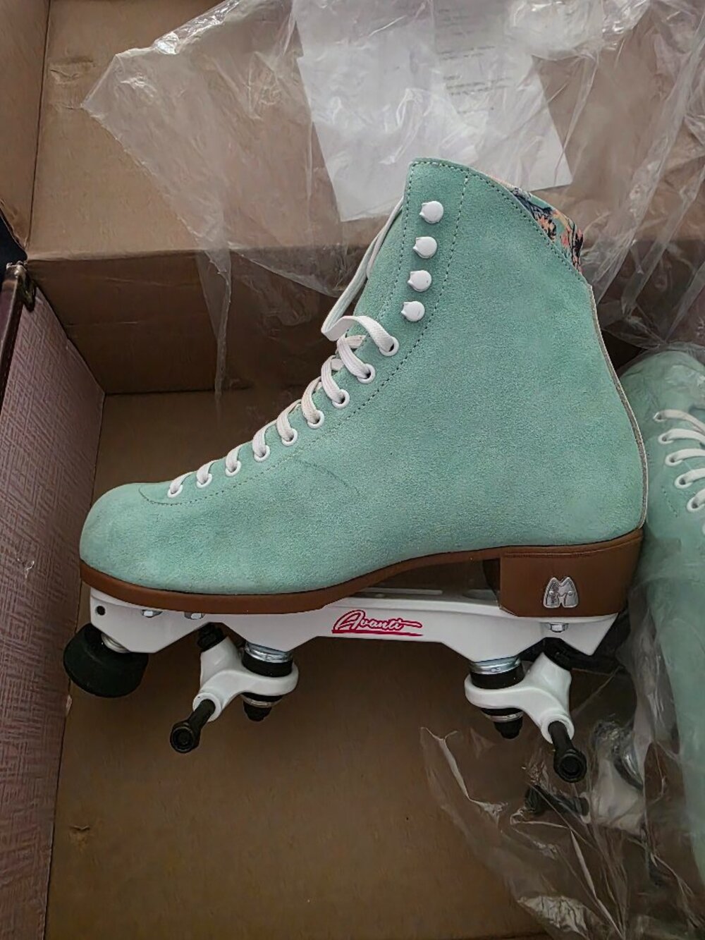 Moxi Roller Skates Floss 9 (Women's 10) Sure Grip Avanti Magnesium plates